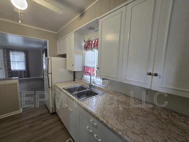 Building Photo - 1124 Kern St