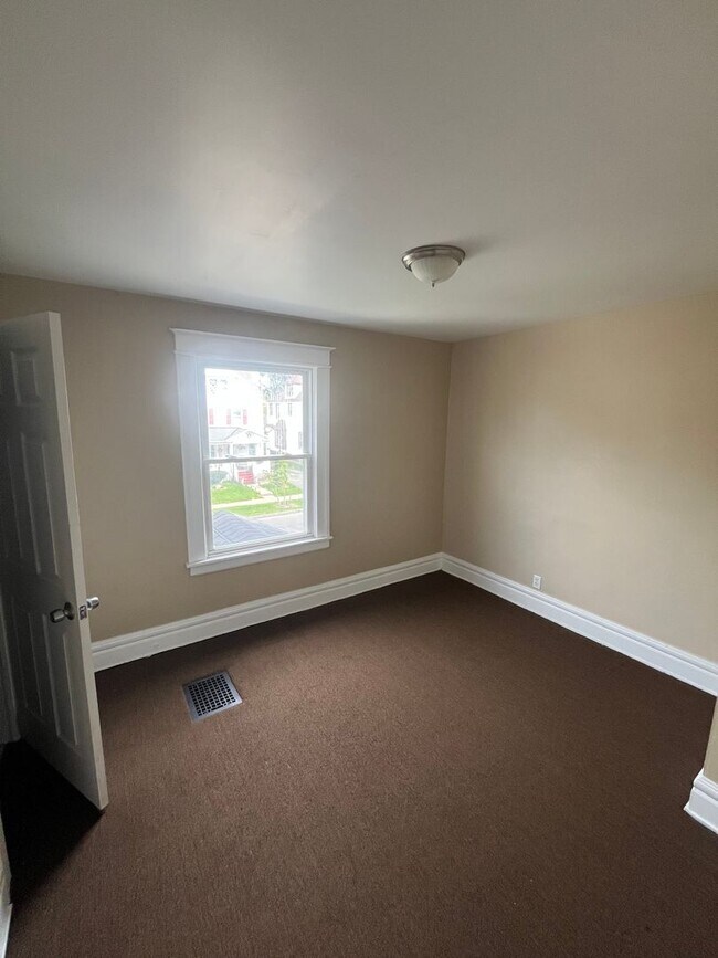 Building Photo - 201 Rosewood Terrace