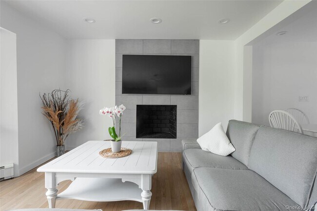 Building Photo - 17 Underhill Dr