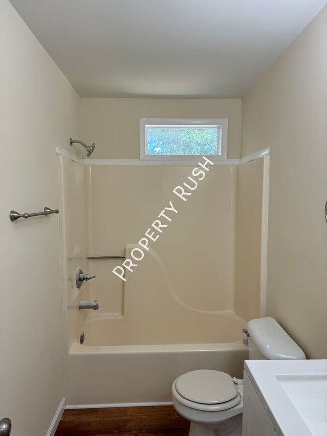 Building Photo - 1511 Rustic Dr