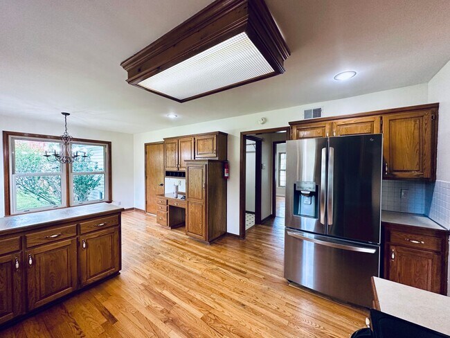 Building Photo - {15031} Charming Two Story Home + Huge, Fenced Yard + Cul de Sac