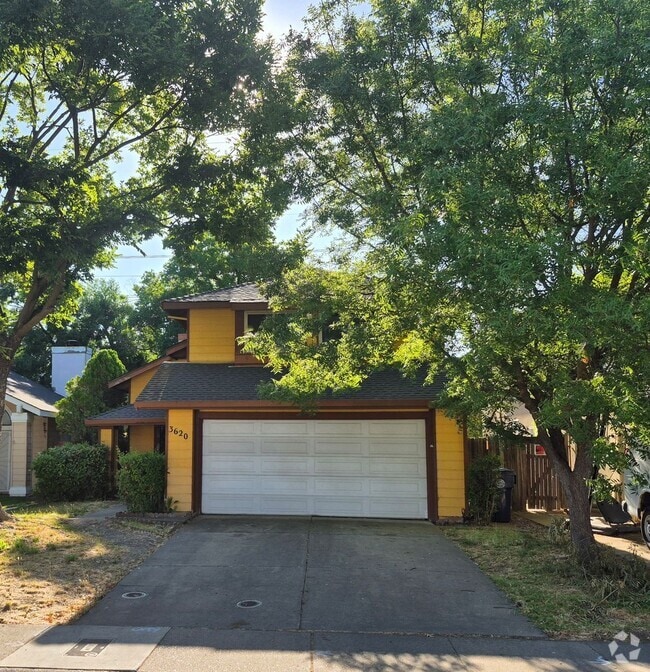 Building Photo - Adorable 3 bedroom 2.5 bath home