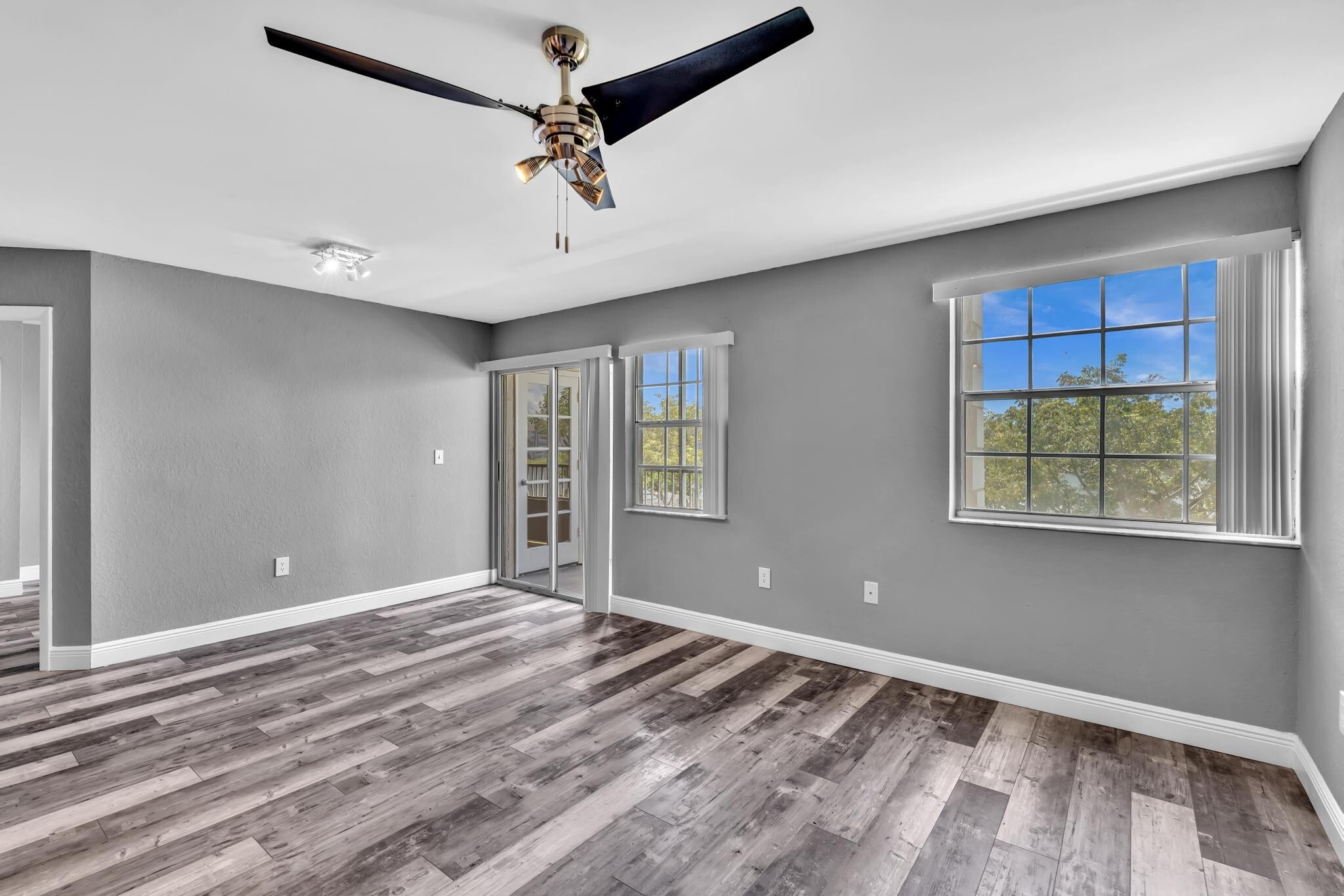 Building Photo - 2850 N Oakland Forest Dr