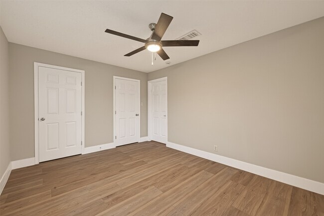 Building Photo - 5833 Southlea St