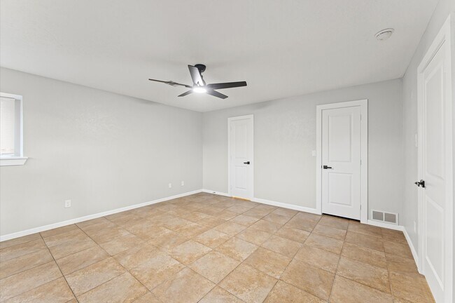 Building Photo - 8231 Garden Parks Dr