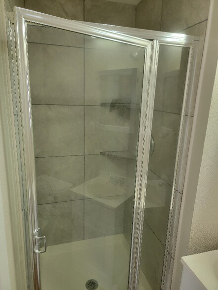 Building Photo - 2112 Ravenwood Ave