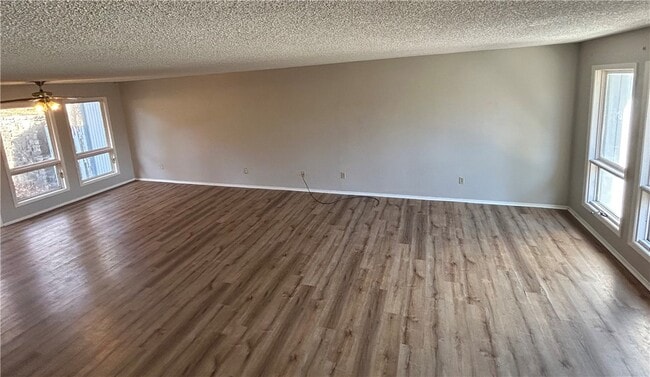 Building Photo - 17 Dogwood Dr