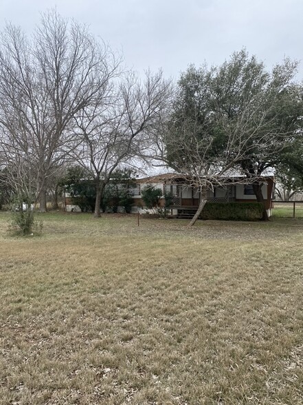 Front lawn with large, mature trees - 16550 County Road 282