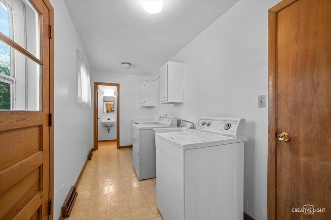 Building Photo - 38W686 Glenview Dr