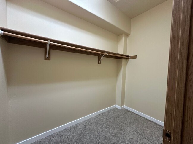 Building Photo - Francis Avenue