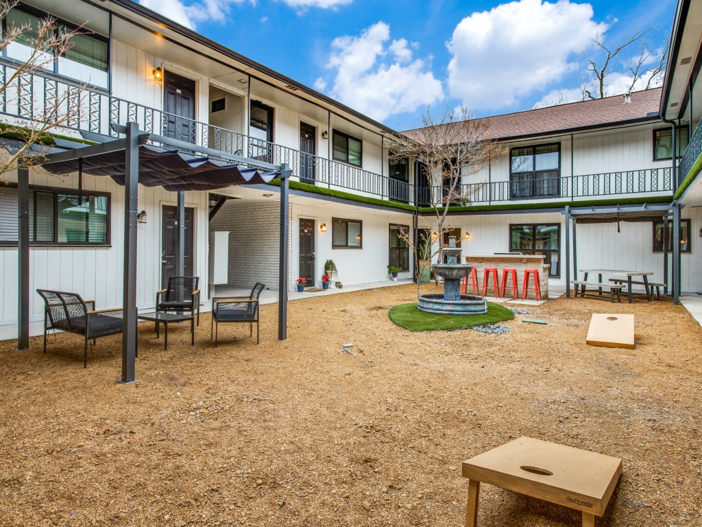 Building Photo - Tesoro Bonita