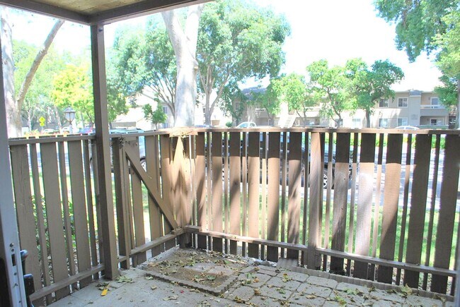 Building Photo - Updated, Bright, Spacious & Clean! Excellent Location at The Vintner in San Ramon