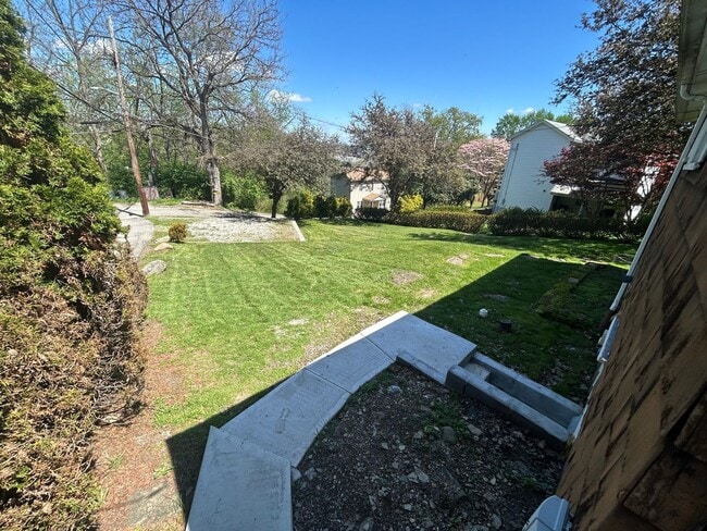 Building Photo - WestonWay633-635