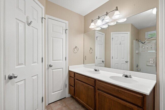 Building Photo - 5208 Sioux Ln