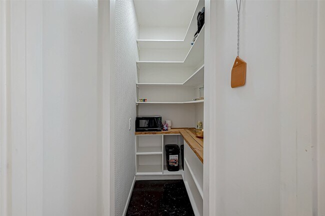 Building Photo - 8006 Devlin Dr