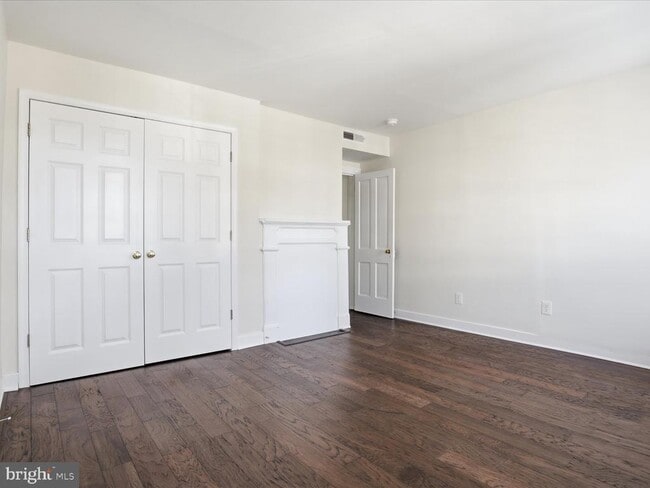 Building Photo - 210 Gibbon St