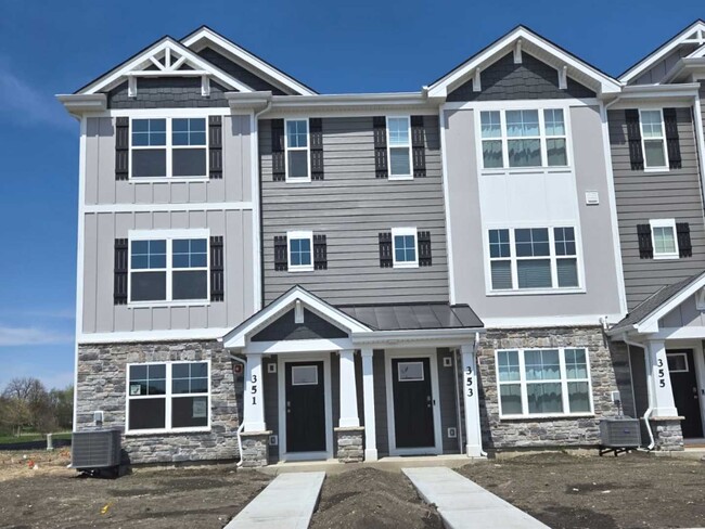 Primary Photo - 351 Bridgeview Ct