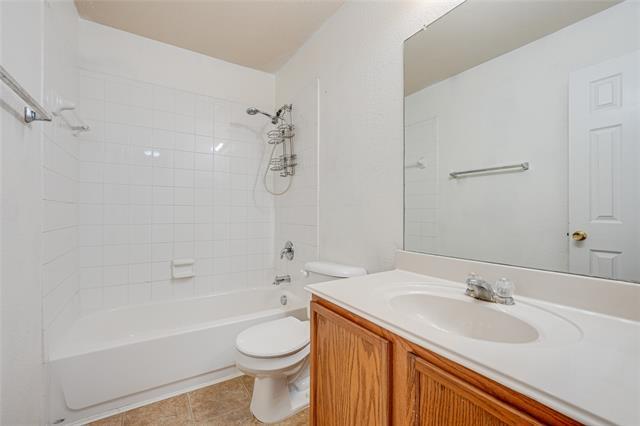 Building Photo - 2100 Pine Knoll Way