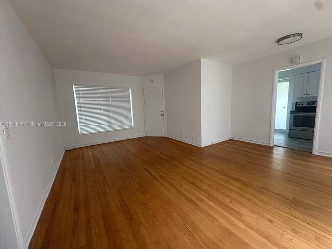 Building Photo - 1557 S Le Jeune Rd