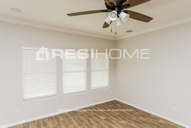 Building Photo - HOME FOR RENT!