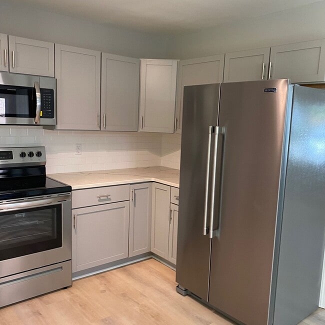 Building Photo - Completely Remodeled