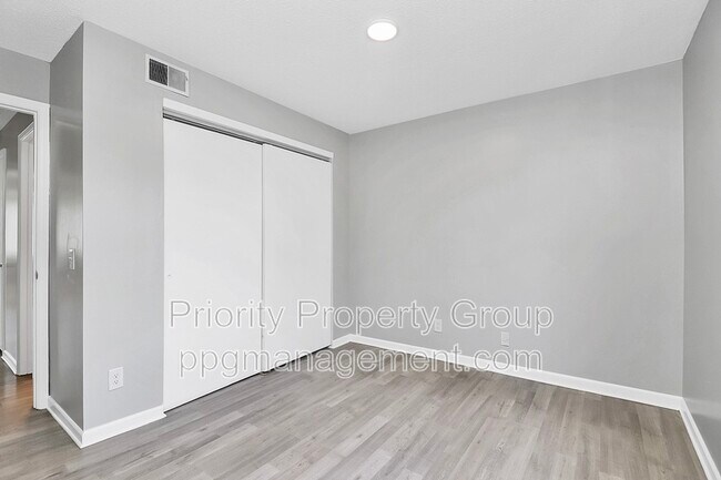 Building Photo - 10971 Harrowfield Rd