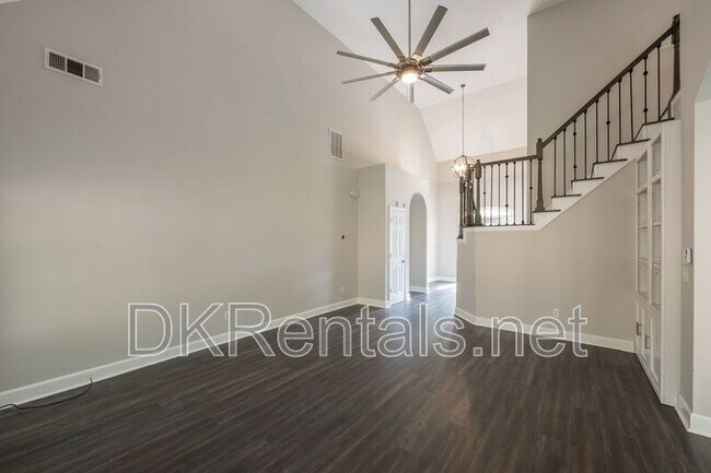 Building Photo - 1512 Fallen Leaf Dr SW