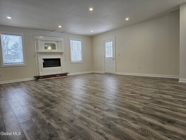 Building Photo - 489 Grooms Rd