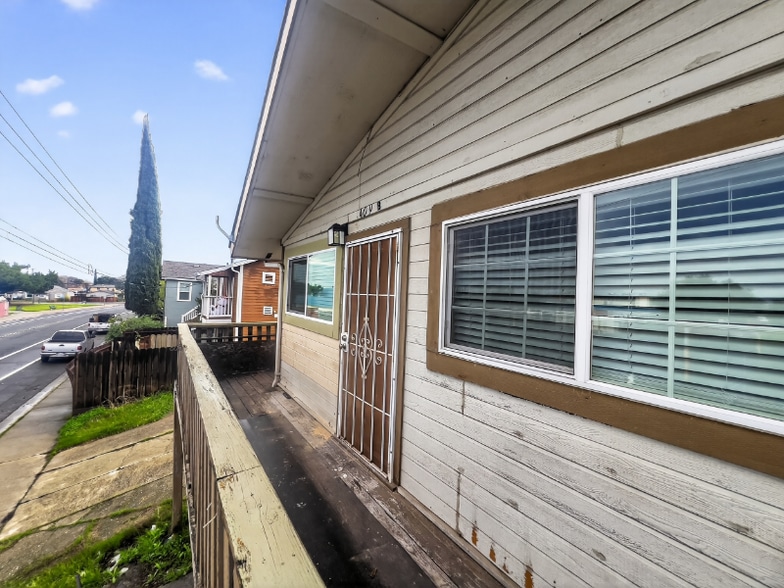 Building Photo - 409 W 18th St