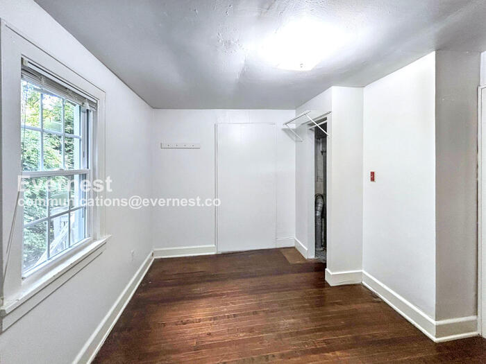 Building Photo - 412 A Griffin Ave