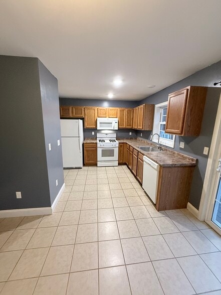 Kitchen - 7 Pleasant Woods