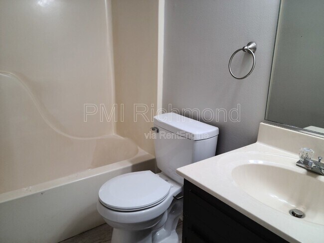 Building Photo - 1500 Tackley Pl