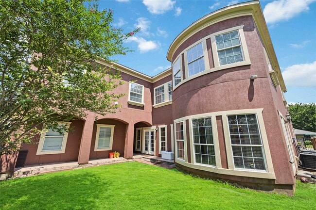 Building Photo - 5027 Creekmont Dr