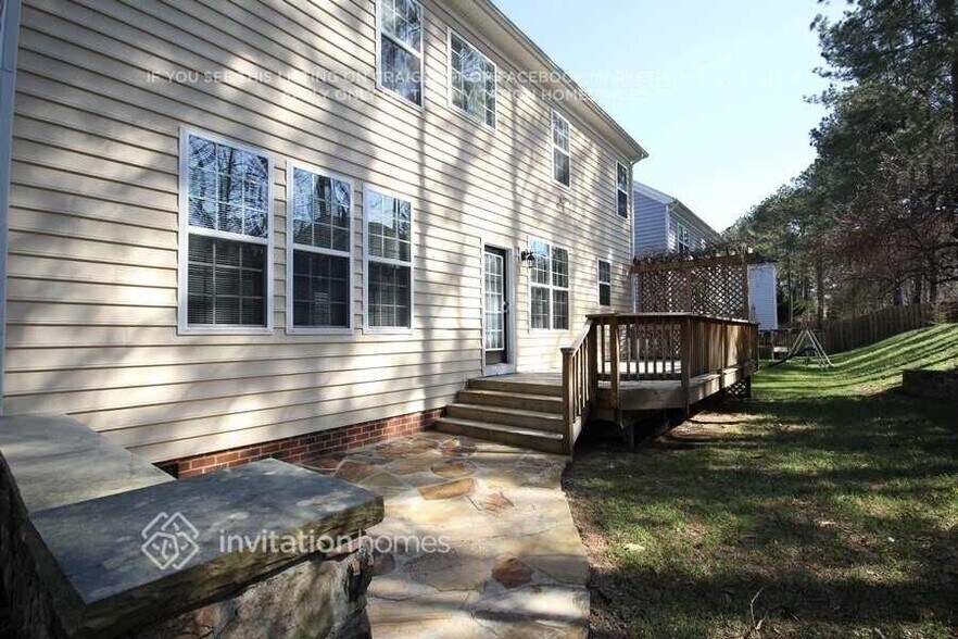 Building Photo - 3912 Song Sparrow Dr