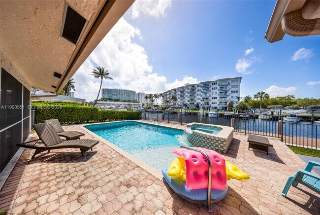 Building Photo - 2752 NE 3rd St