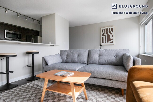 Building Photo - 121 W Chestnut St