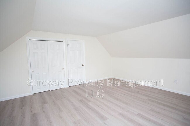 Building Photo - 73 Somerset Dr