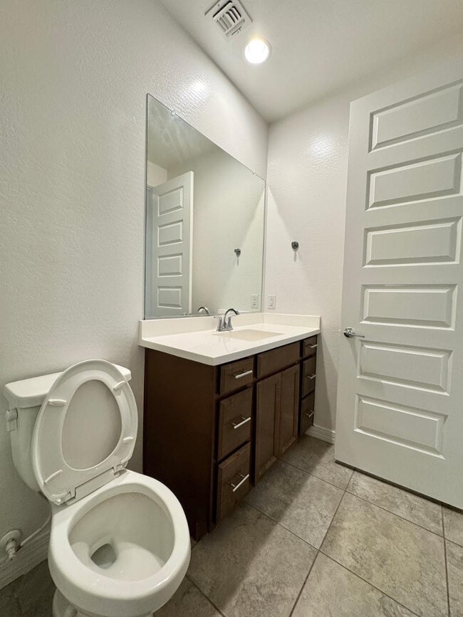 Building Photo - 9006 W Rancho Dr