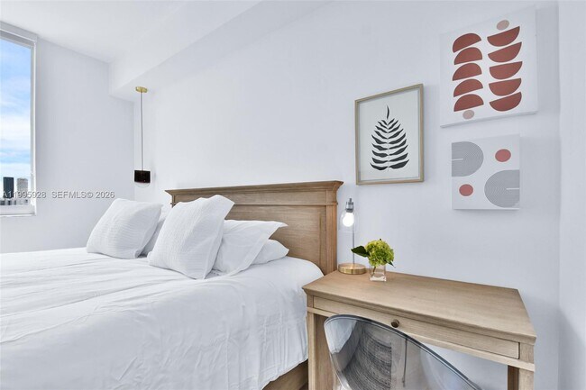 Building Photo - 18800 NE 29th Ave