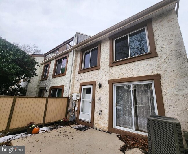 Building Photo - 5451 El Camino