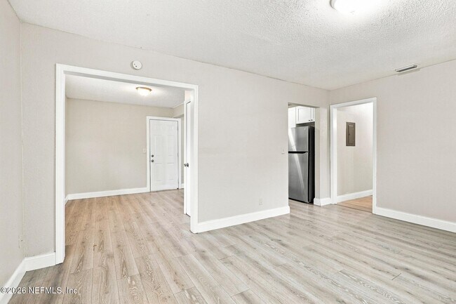 Building Photo - 6790 Tinkerbell Ln