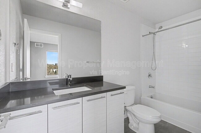 Building Photo - 5651 W 11th Pl