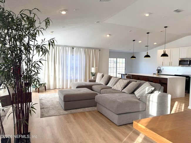 Building Photo - 4014 Cedar Bluff Ln