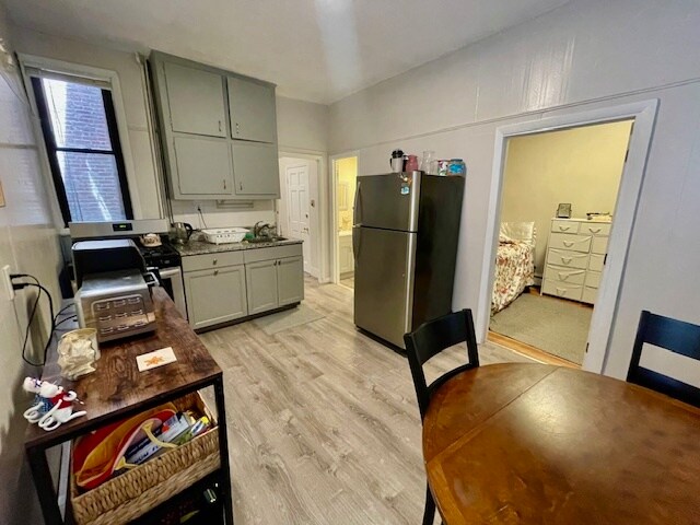 Building Photo - 26-1/2 Charter St