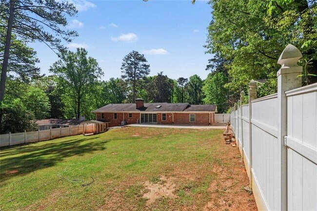 Building Photo - 3582 Cloudland Dr