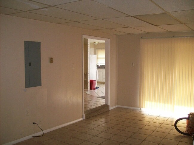 Building Photo - 75 Baldwin Ln