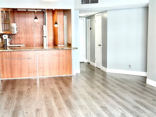 Building Photo - 1825 S Ocean Dr