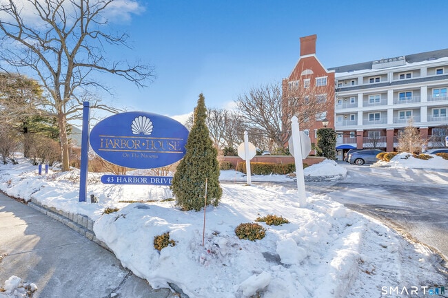 Building Photo - 43 Harbor Dr