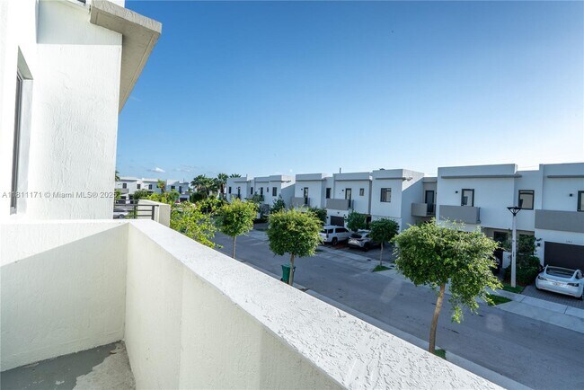 Building Photo - 481 SW 91st Ct