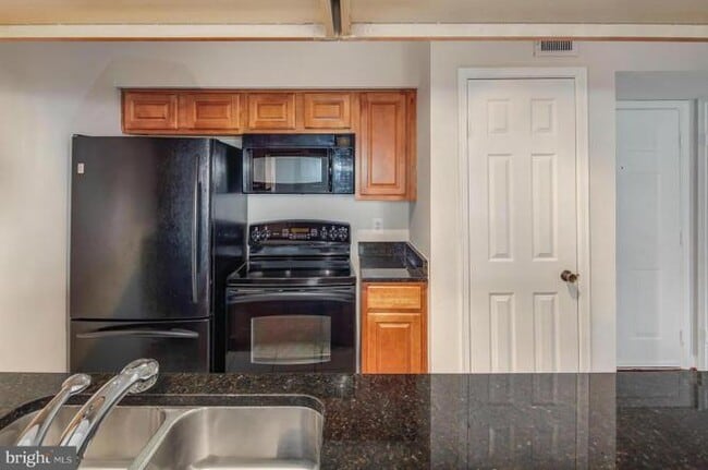 Building Photo - 3307 Wyndham Cir
